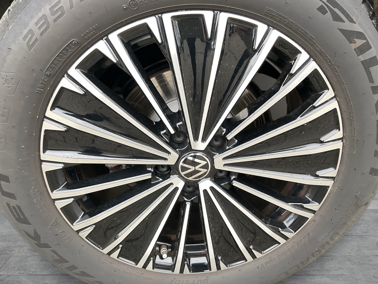 Volkswagen Tiguan 1.5 HYBRID LIFE NEUES MODELL AHK 360°CAM