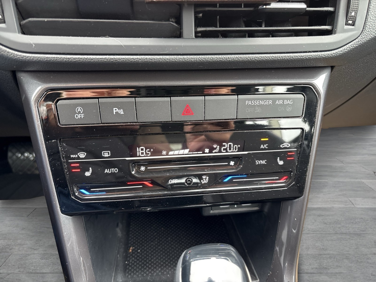 Volkswagen T-Cross 1.0 STYLE ACC ALU17 NAVI CARPLAY SITZHEIZ