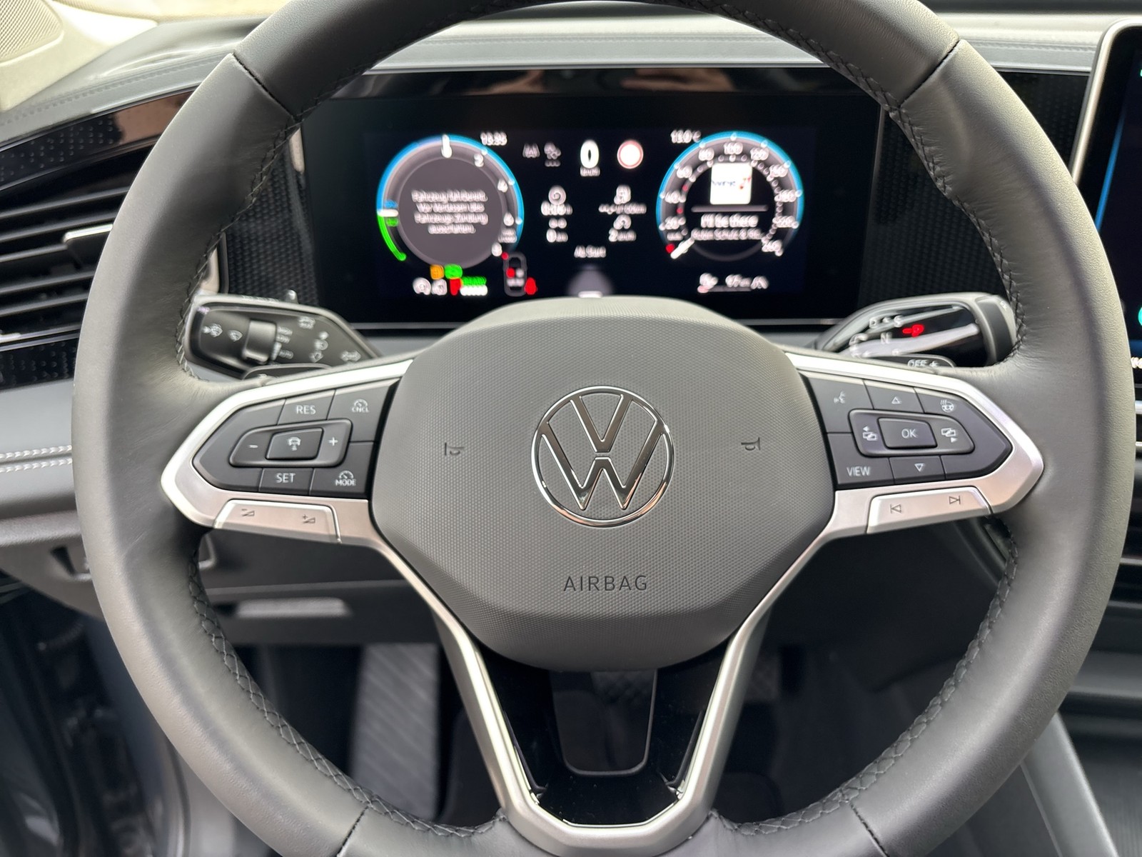 Volkswagen Tiguan 1.5 HYBRID LIFE NEUES MODELL AHK CAM LM18