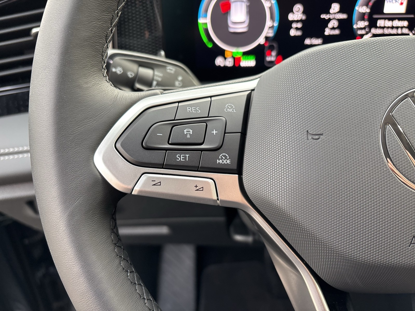 Volkswagen Tiguan 1.5 HYBRID LIFE NEUES MODELL AHK CAM LM18