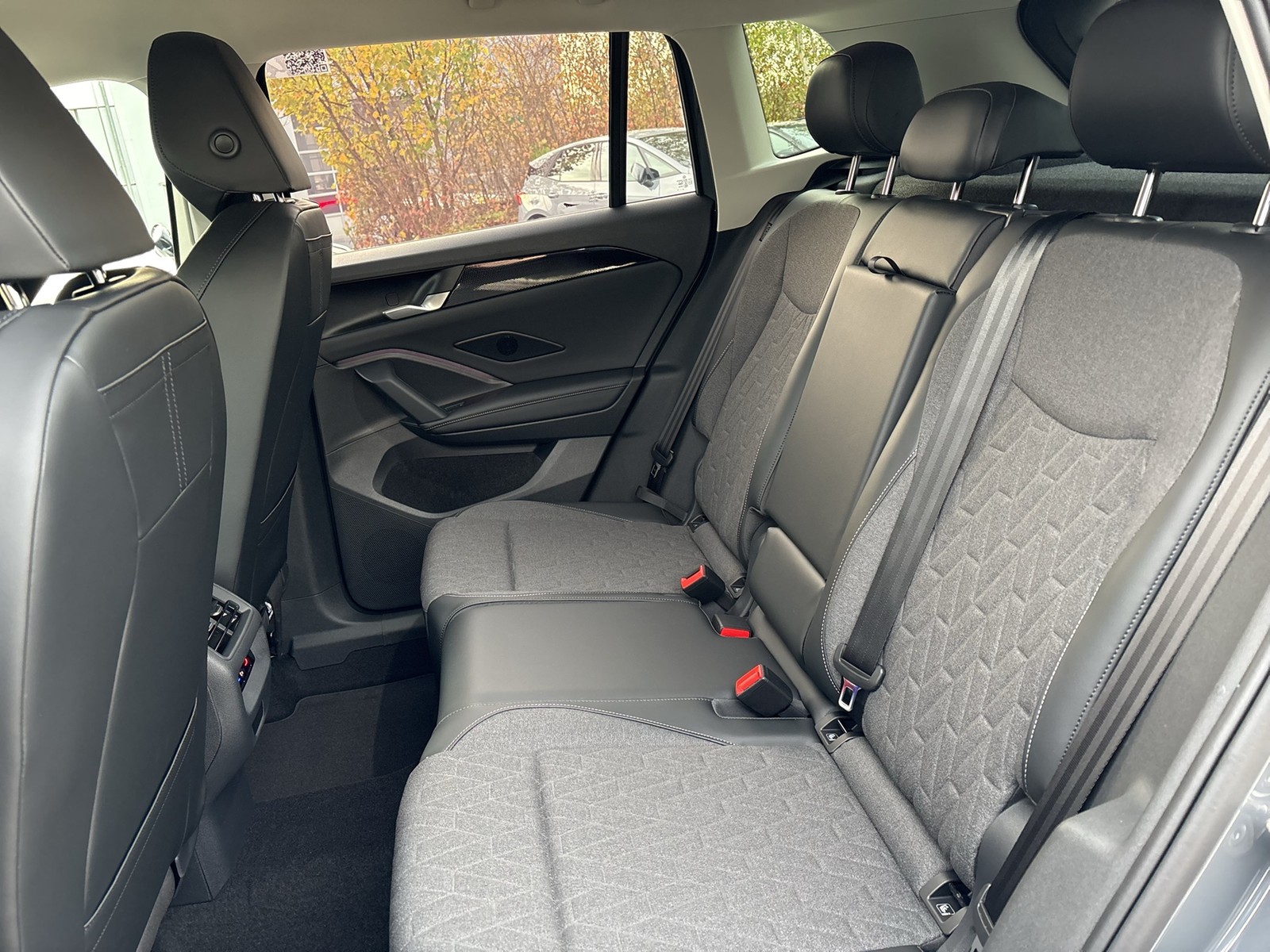 Volkswagen Tiguan 1.5 HYBRID LIFE NEUES MODELL AHK CAM LM18