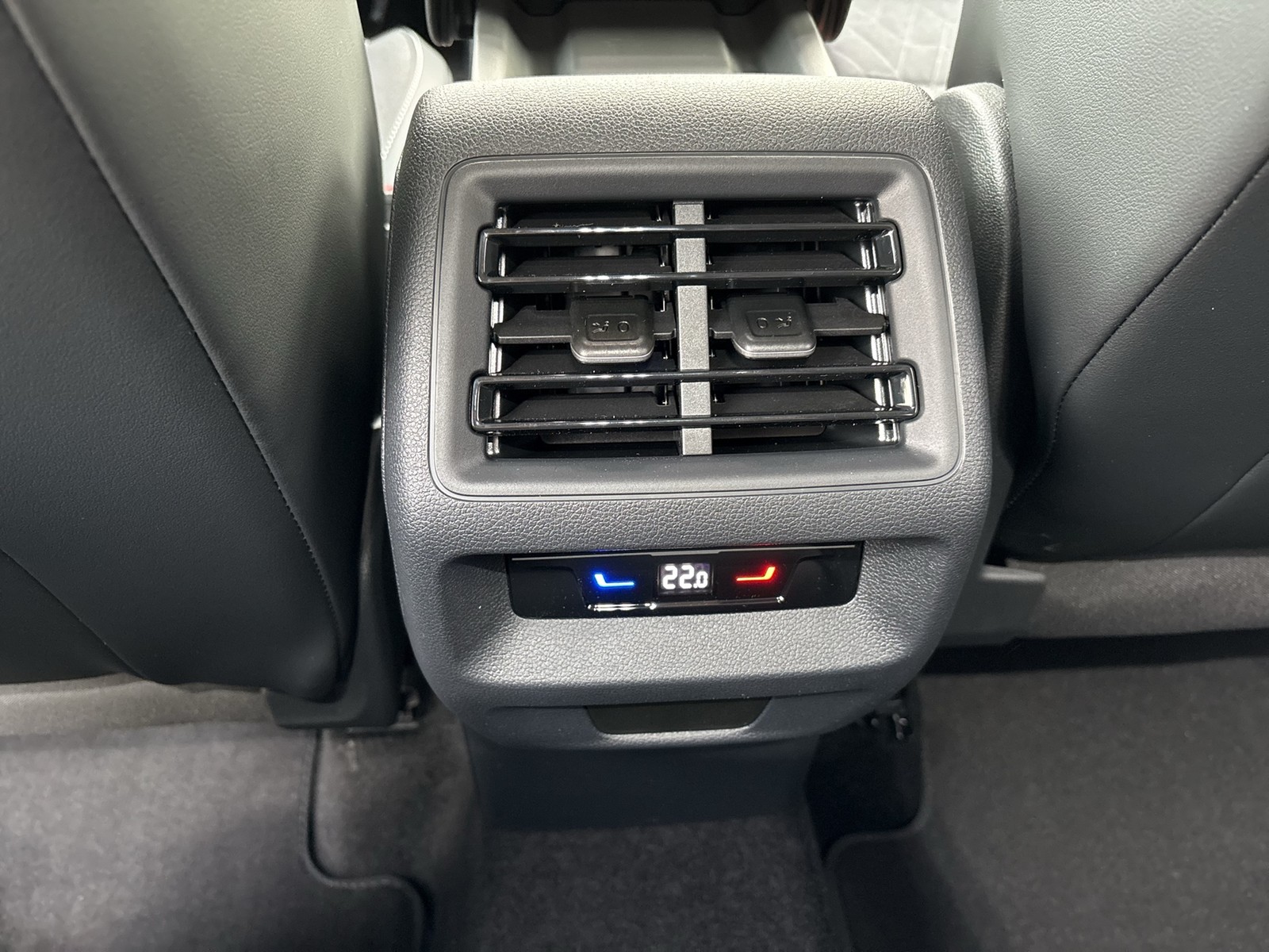 Volkswagen Tiguan 1.5 HYBRID LIFE NEUES MODELL AHK CAM LM18