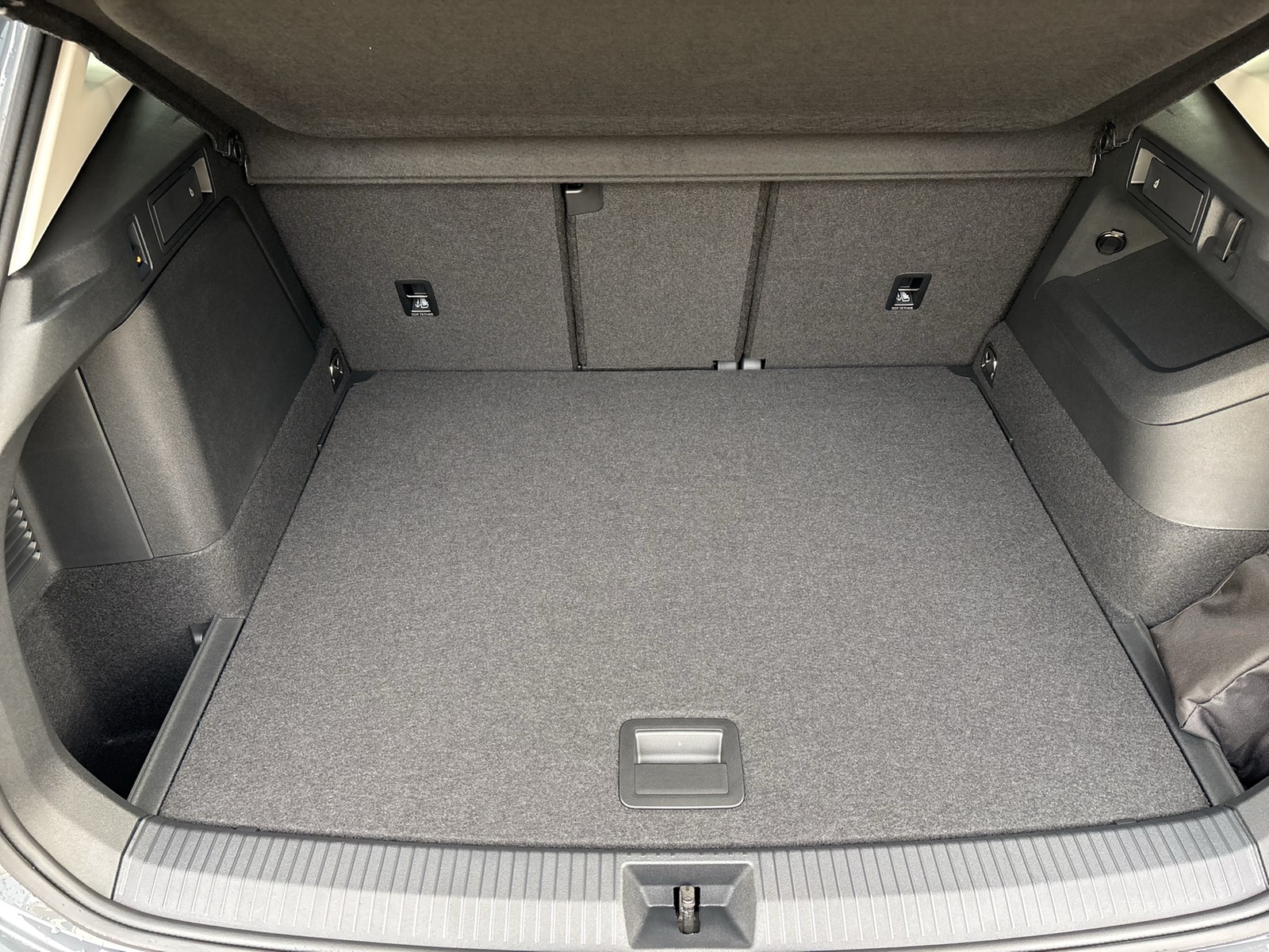 Volkswagen Tiguan 1.5 HYBRID LIFE NEUES MODELL AHK CAM LM18