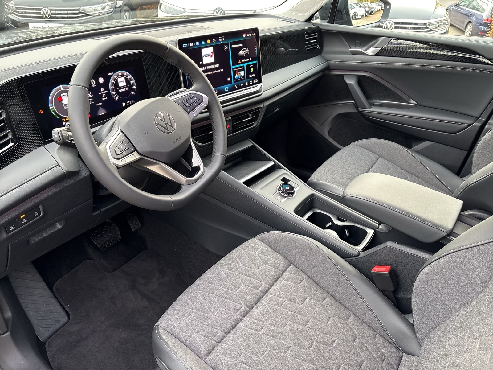 Volkswagen Tiguan 1.5 HYBRID LIFE NEUES MODELL AHK CAM LM18