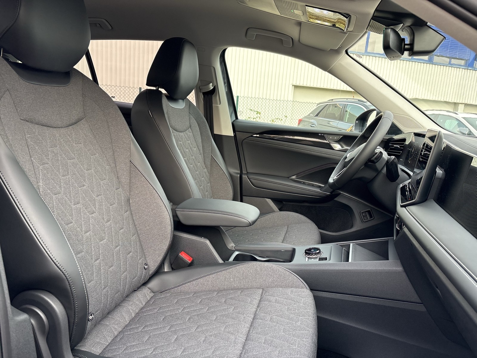 Volkswagen Tiguan 1.5 HYBRID LIFE NEUES MODELL AHK CAM LM18