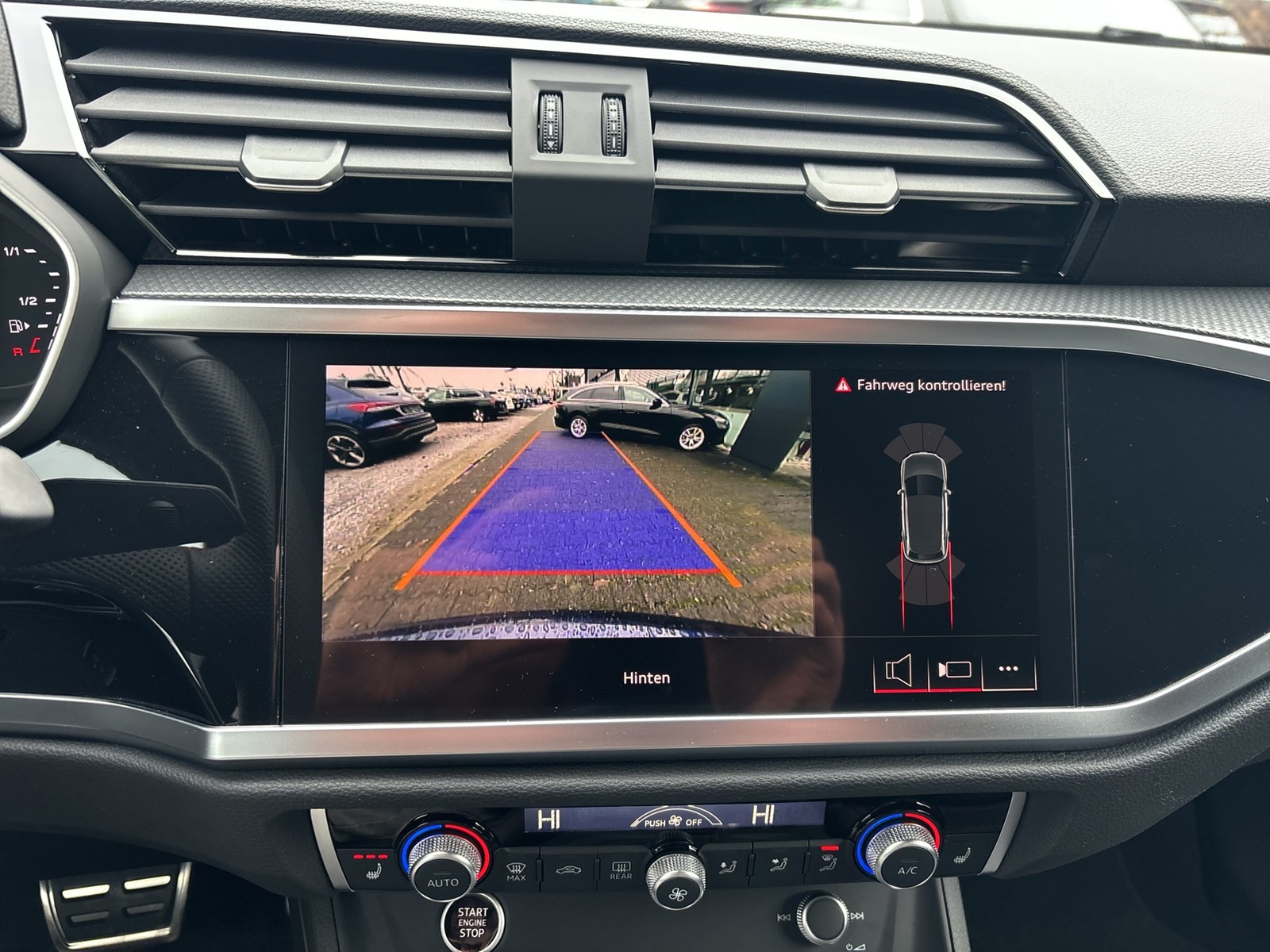 Audi Q3 40 quattro S LINE BLACKPAK PANO AHK CAM LM19