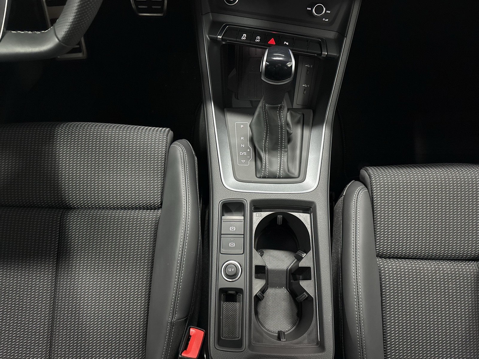 Audi Q3 35 S LINE BLACKPAK AHK ACC LM18 EKLAPPE NAVI+