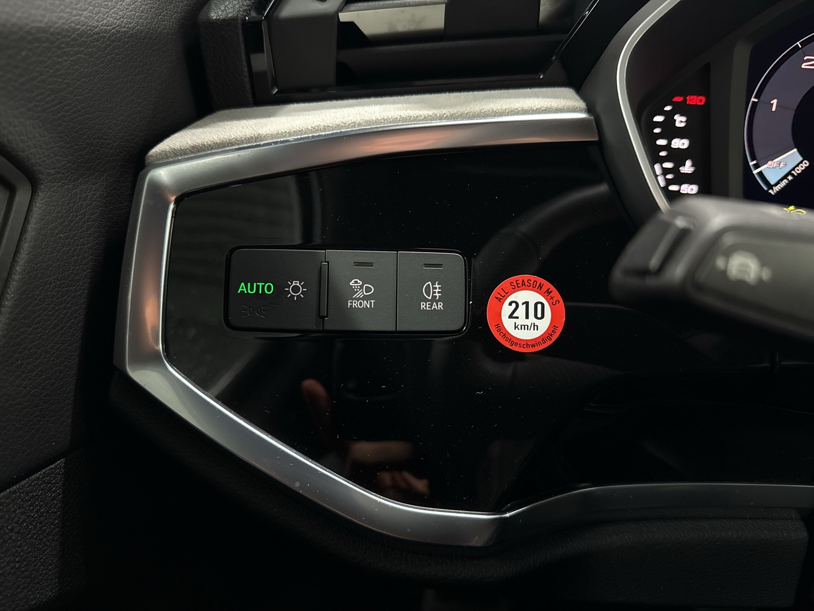 Audi Q3 35 S LINE BLACKPAK AHK ACC LM18 EKLAPPE NAVI+