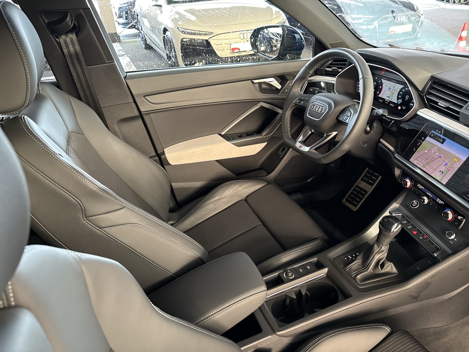 Audi Q3 35 S LINE BLACKPAK AHK ACC LM18 EKLAPPE NAVI+