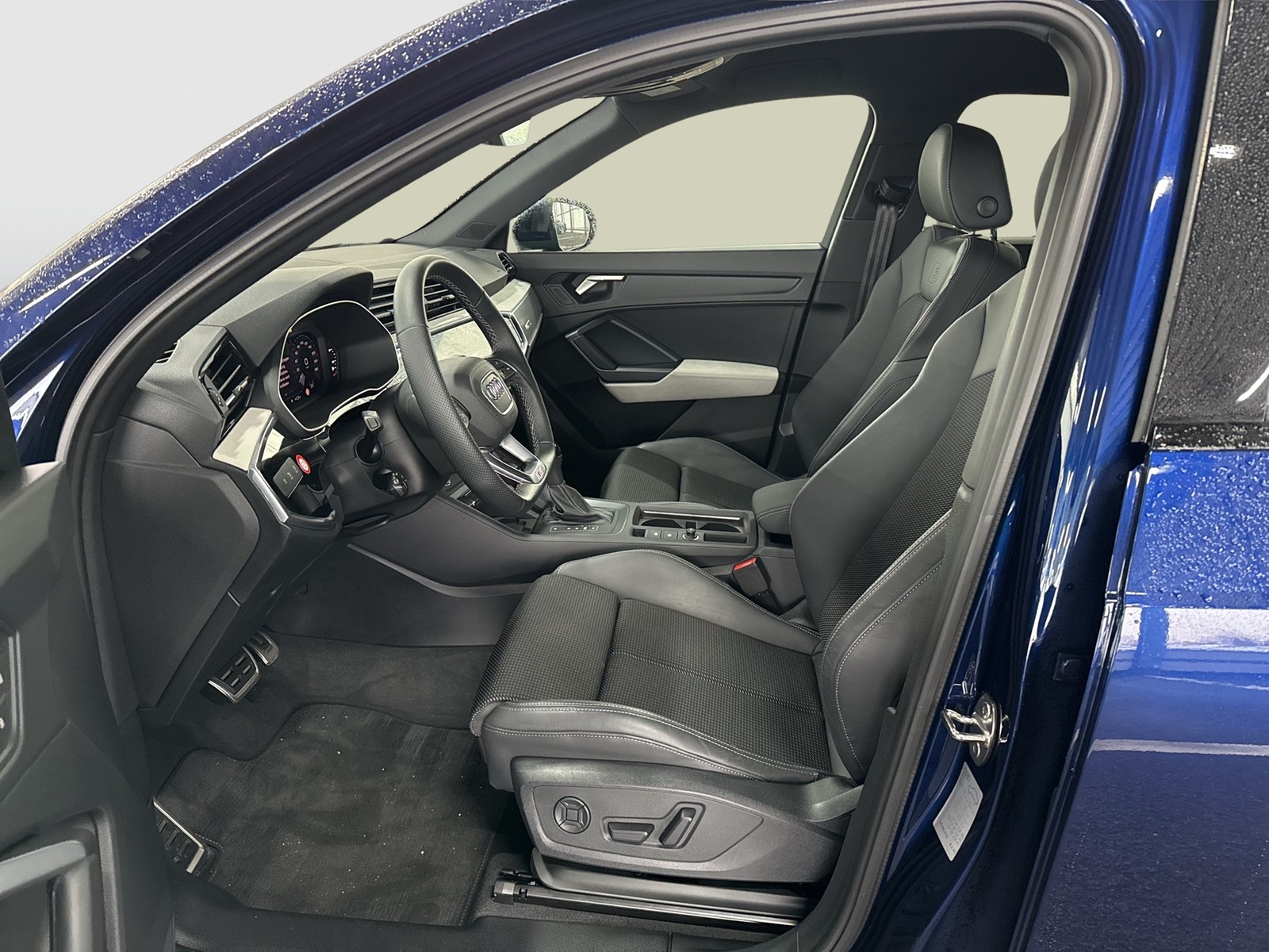 Audi Q3 35 S LINE BLACKPAK AHK ACC LM18 EKLAPPE NAVI+