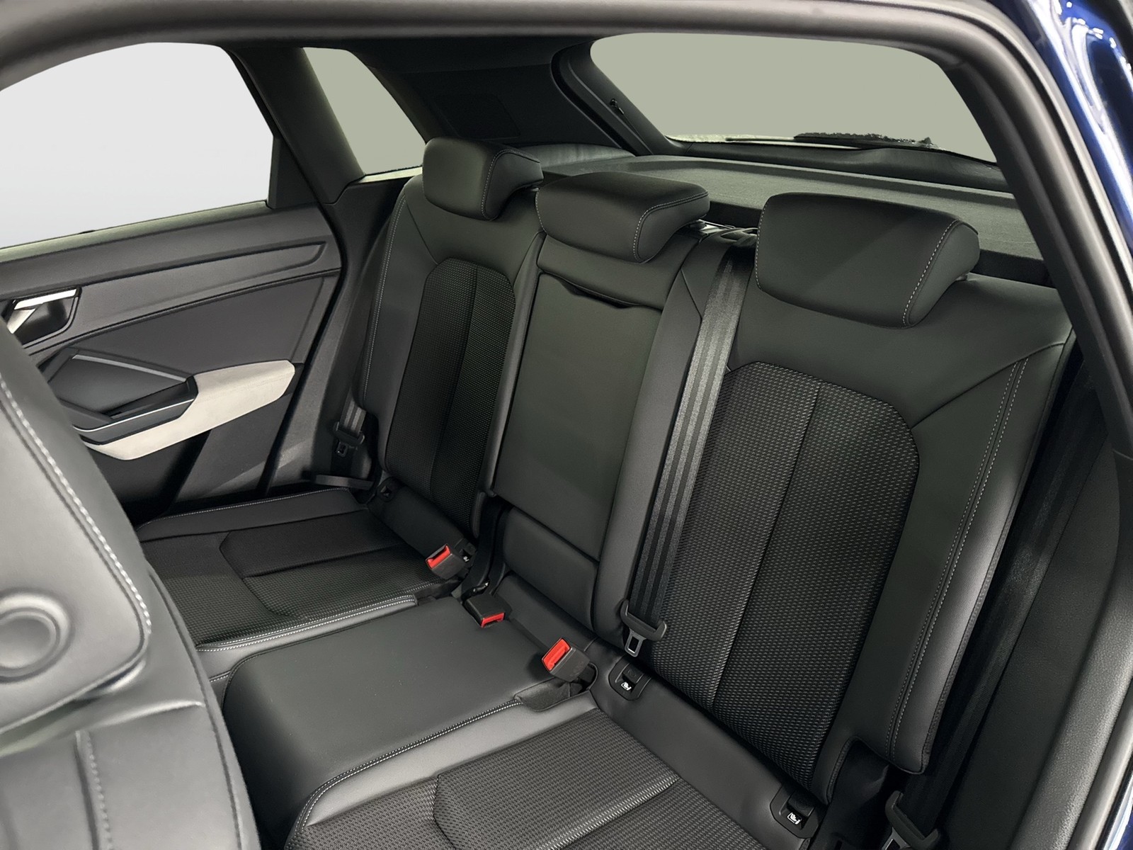 Audi Q3 35 S LINE BLACKPAK AHK ACC LM18 EKLAPPE NAVI+