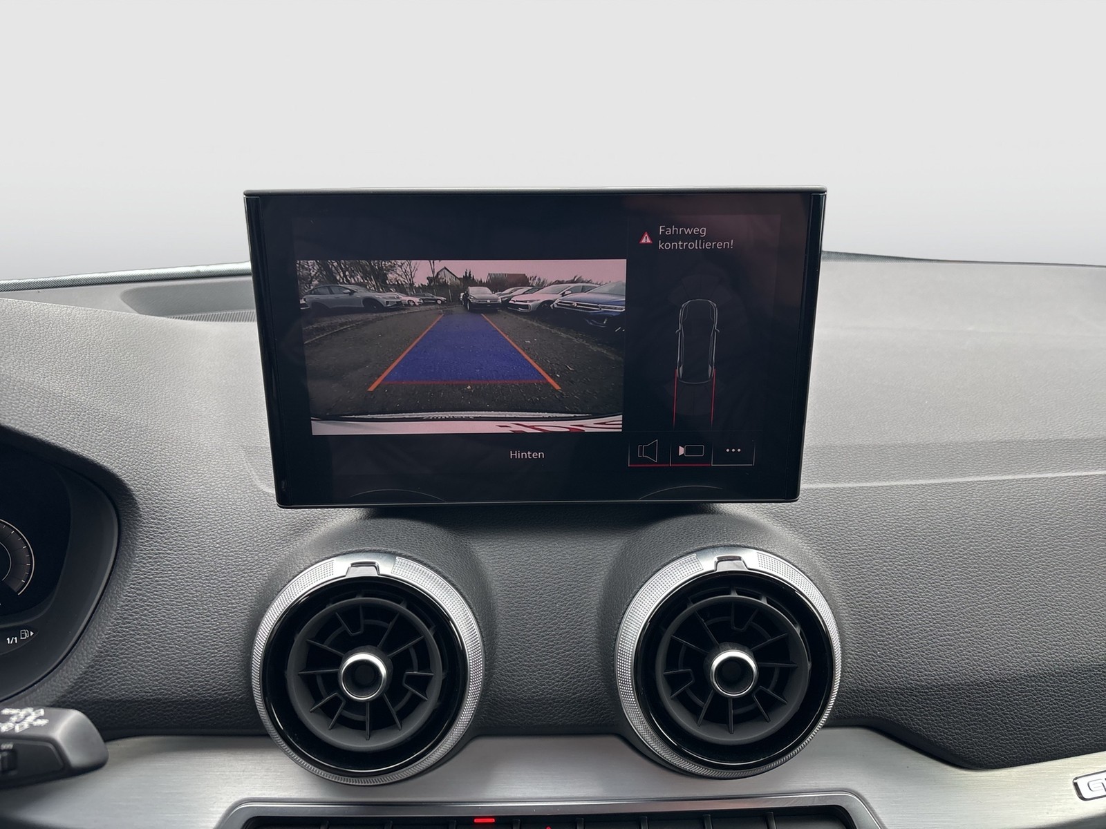 Audi Q2 40 quattro S LINE BLACKPAK AHK CAM LM19 NAVI+