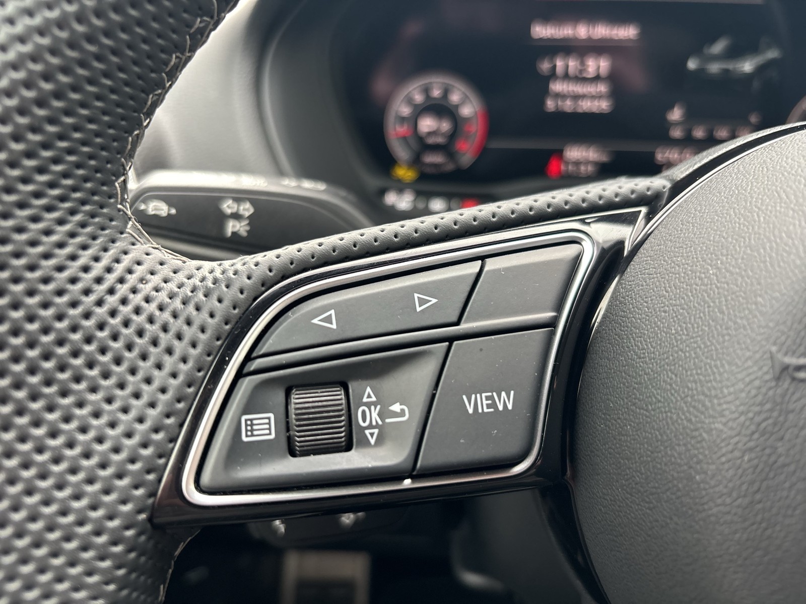 Audi Q2 40 quattro S LINE BLACKPAK AHK CAM LM19 NAVI+