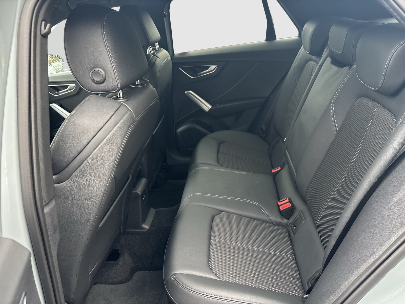 Audi Q2 40 quattro S LINE BLACKPAK AHK CAM LM19 NAVI+