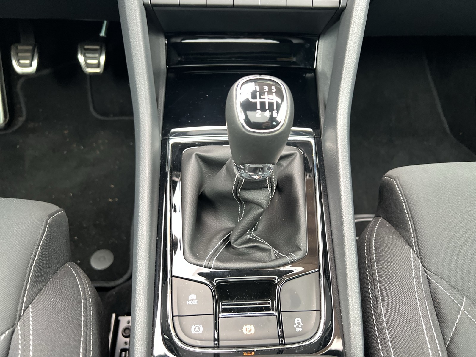 Skoda Karoq 1.5 SPORTLINE PANO CAM LM19 E-KLAPPE NAVI