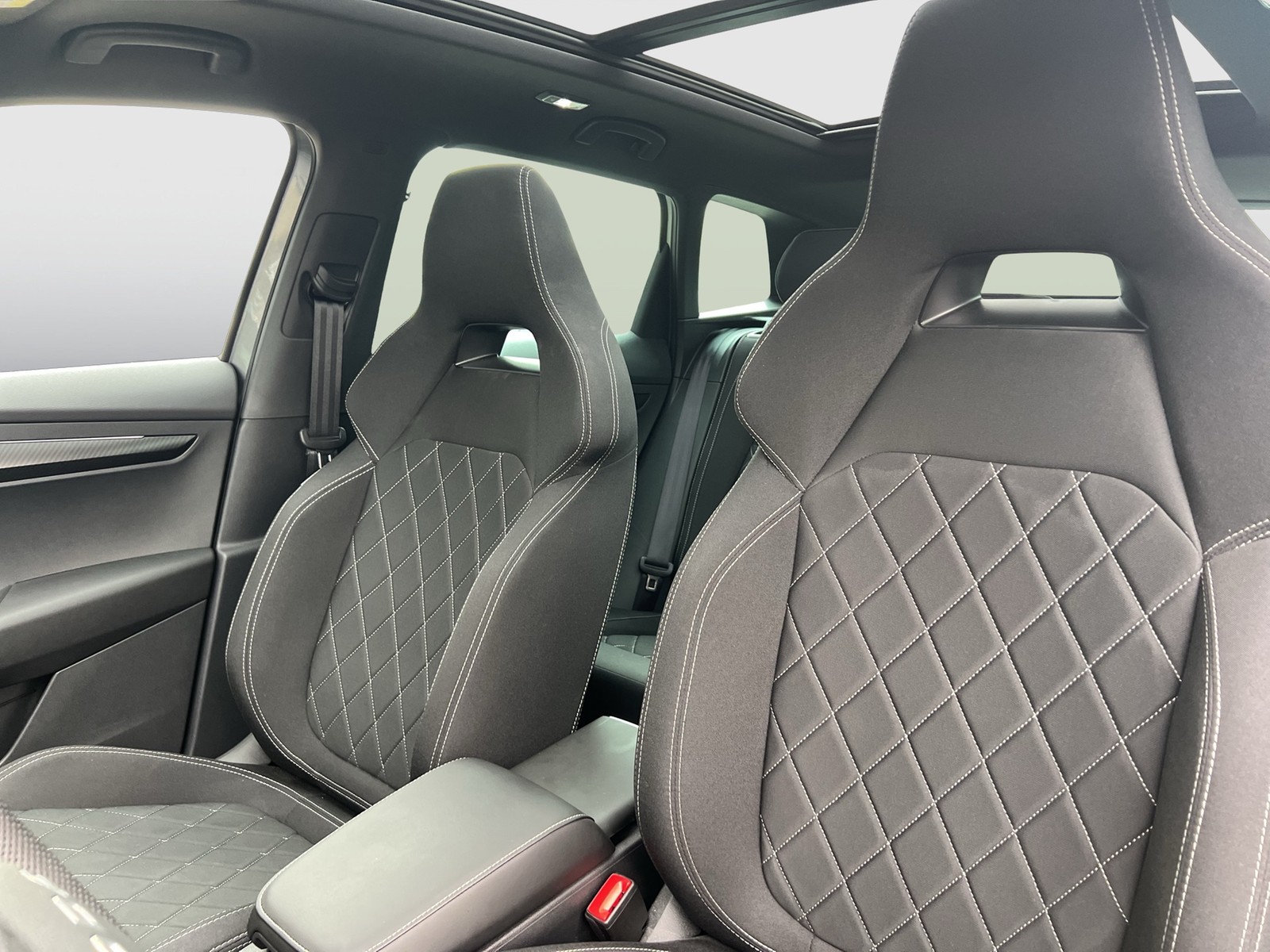 Skoda Karoq 1.5 SPORTLINE PANO CAM LM19 E-KLAPPE NAVI