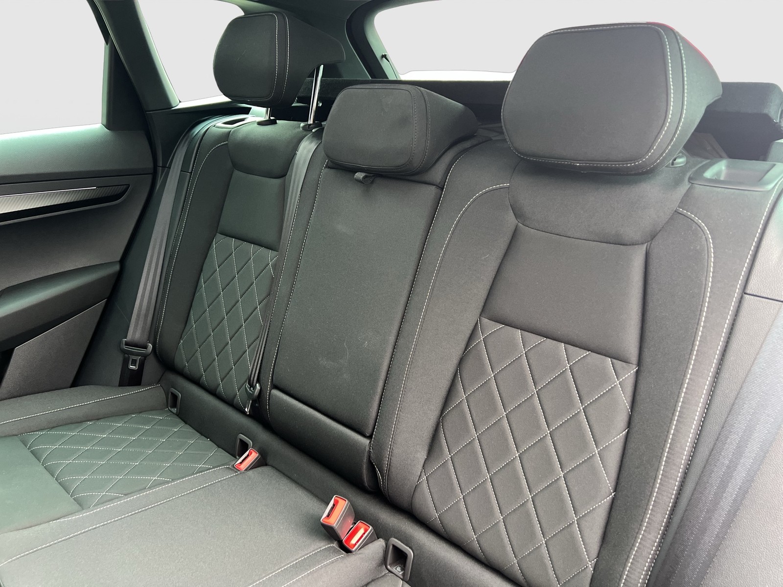 Skoda Karoq 1.5 SPORTLINE PANO CAM LM19 E-KLAPPE NAVI