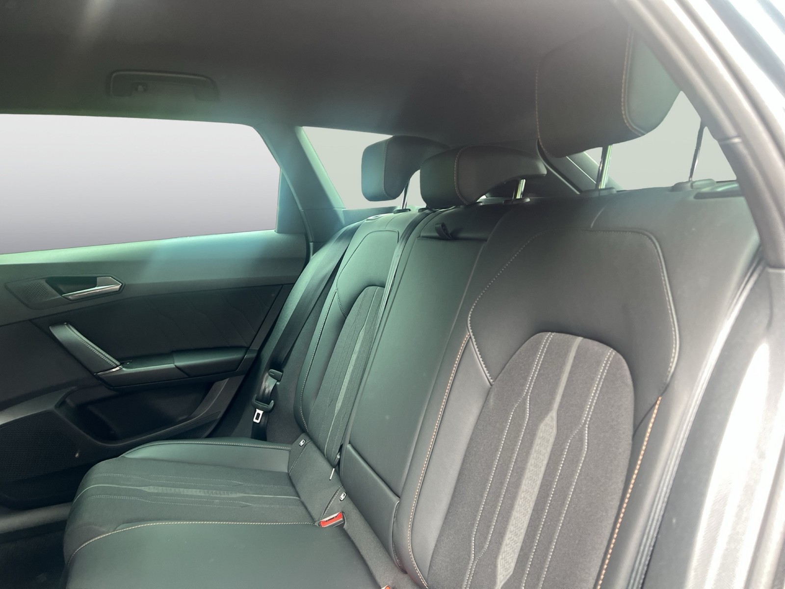 Cupra Leon ST 2.0 VZ AHK CAM ACC LM19 NAVI CARPLAY