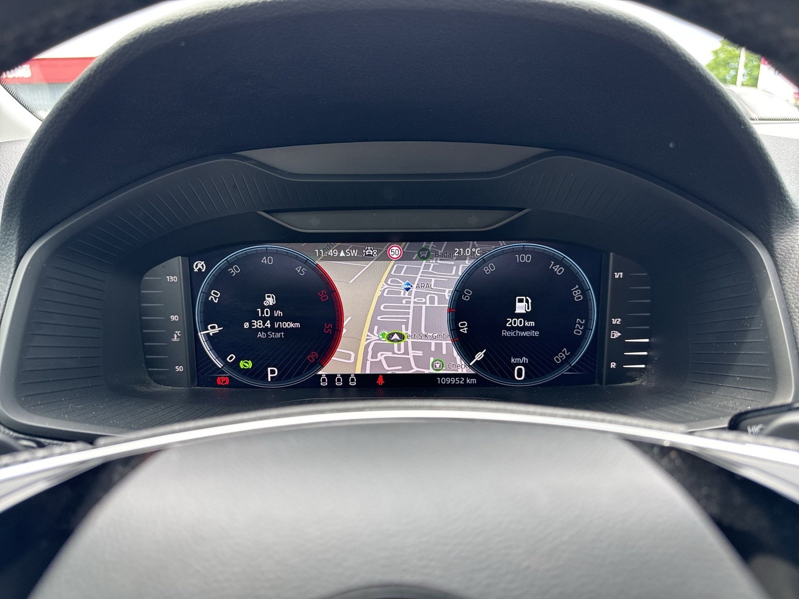 Skoda Karoq 2.0 CAM ACC NAVI LM17 CARPLAY SITZHEIZUNG