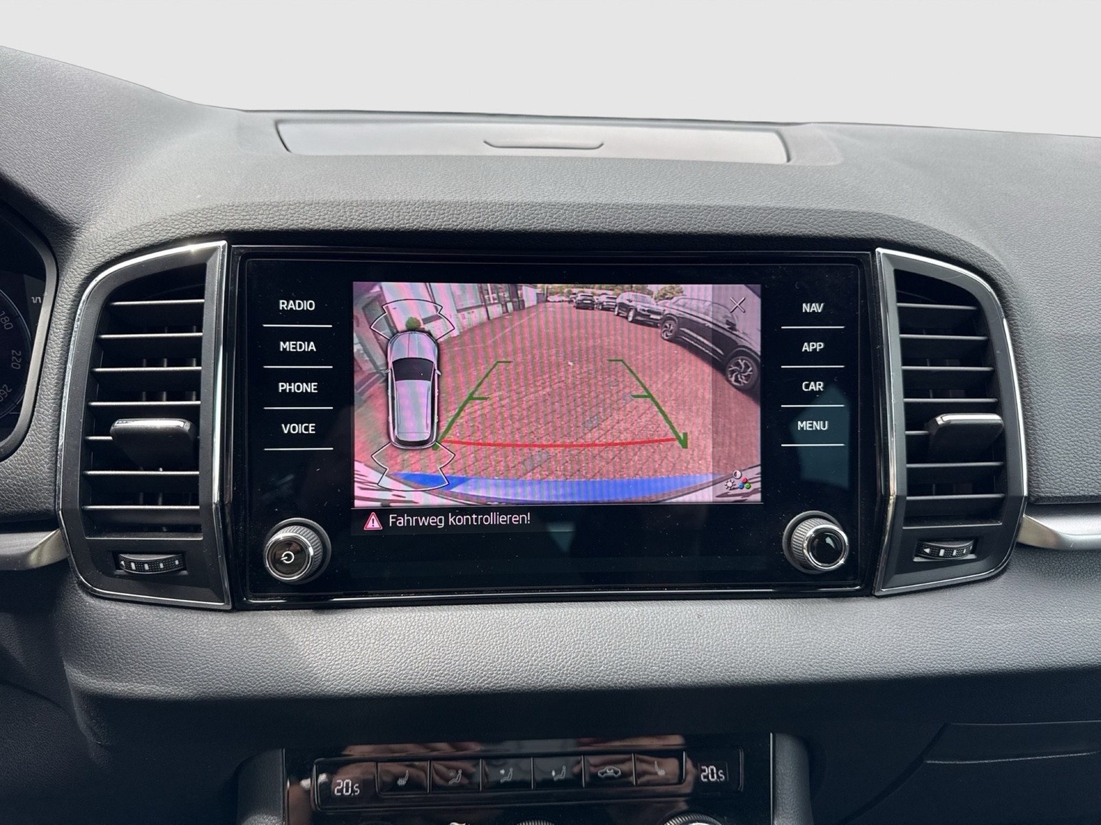 Skoda Karoq 2.0 CAM ACC NAVI LM17 CARPLAY SITZHEIZUNG