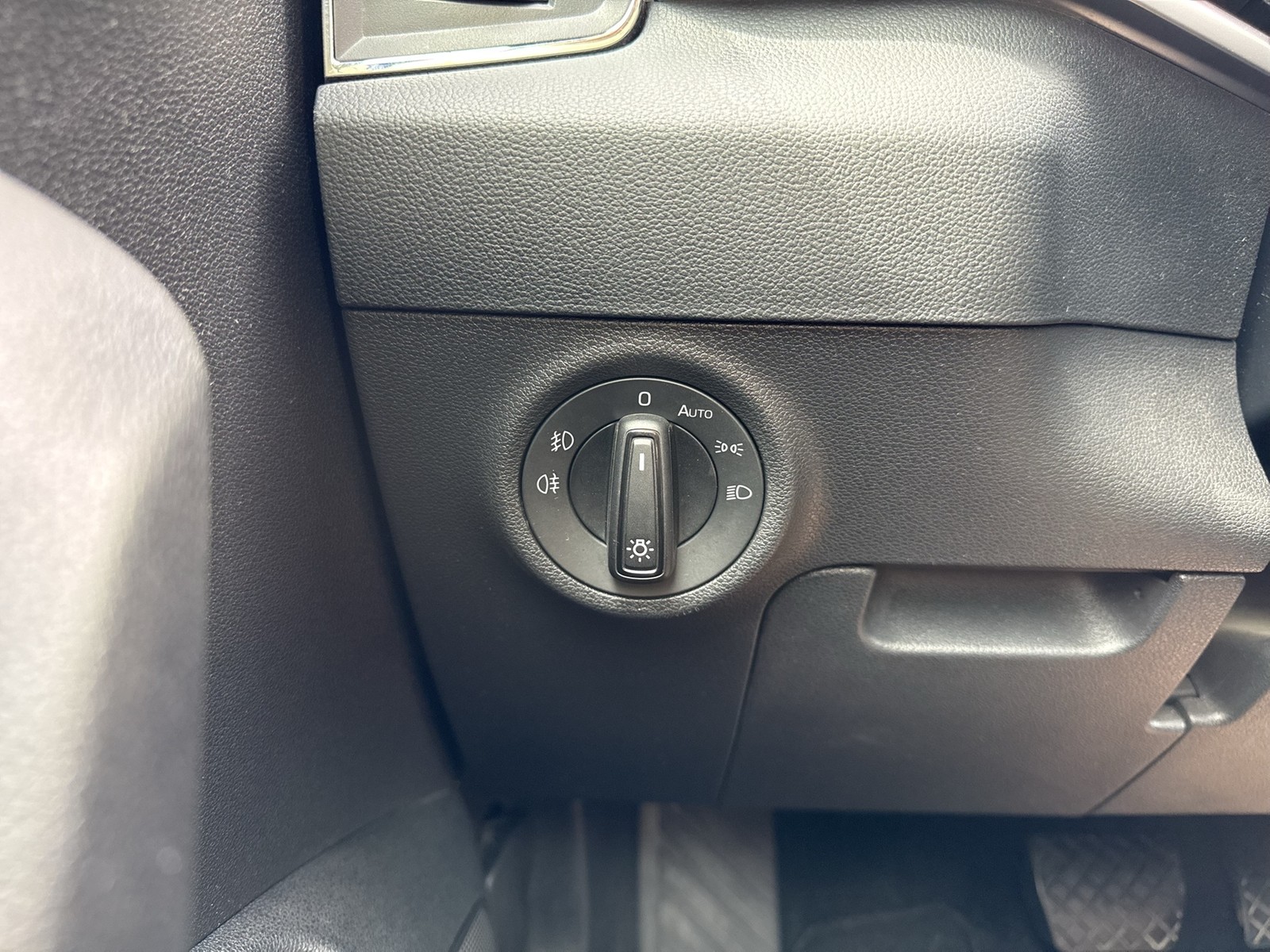Skoda Karoq 2.0 CAM ACC NAVI LM17 CARPLAY SITZHEIZUNG