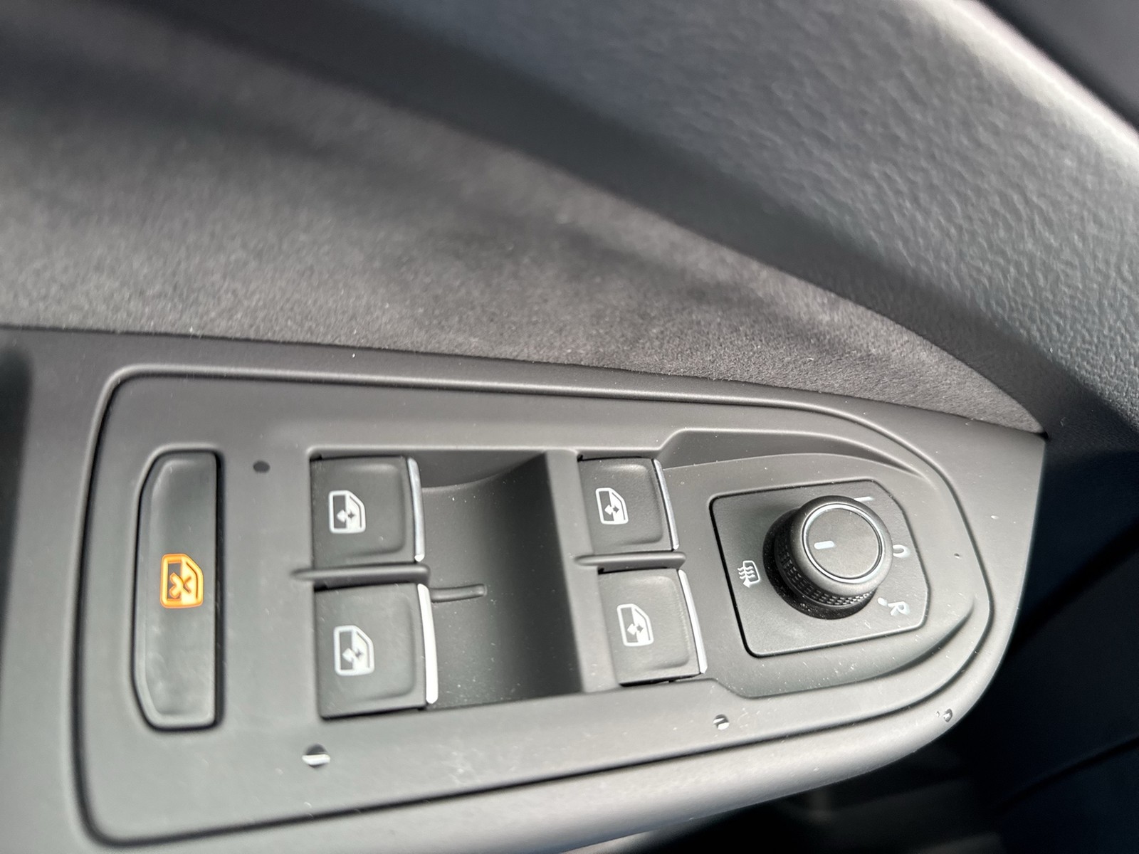 Volkswagen Golf 1.5 eTSI STYLE KAMERA ACC ALU18 NAVI LED+