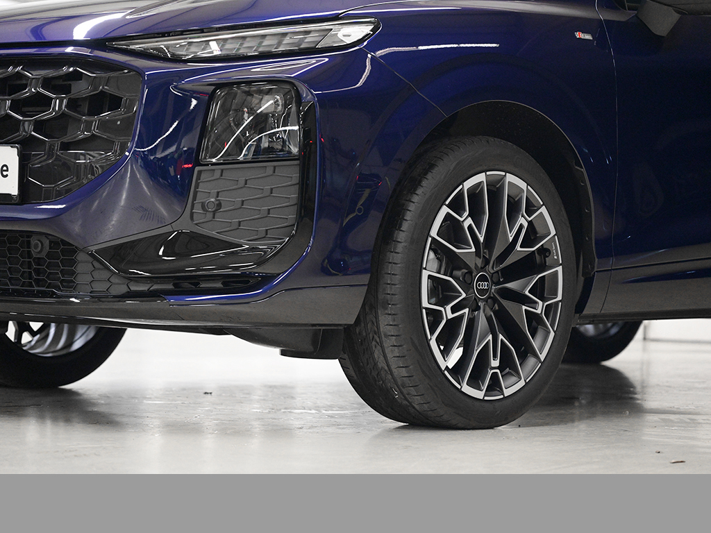 Audi Q3 SUV TFSI s tronic S Line AHK TECH LED LM20