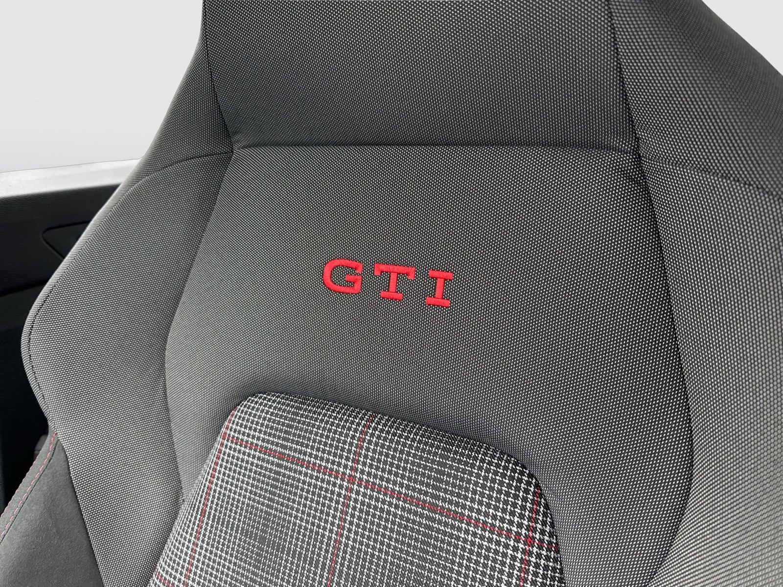 Volkswagen Golf VIII 2.0 GTI FACELIFT CAM ACC LM17 NAVI