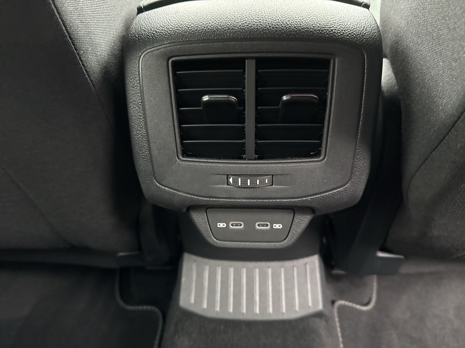 Volkswagen T-Roc 2.0 R-LINE CAM ACC NAVI 17Z CARPLAY SITZHZ