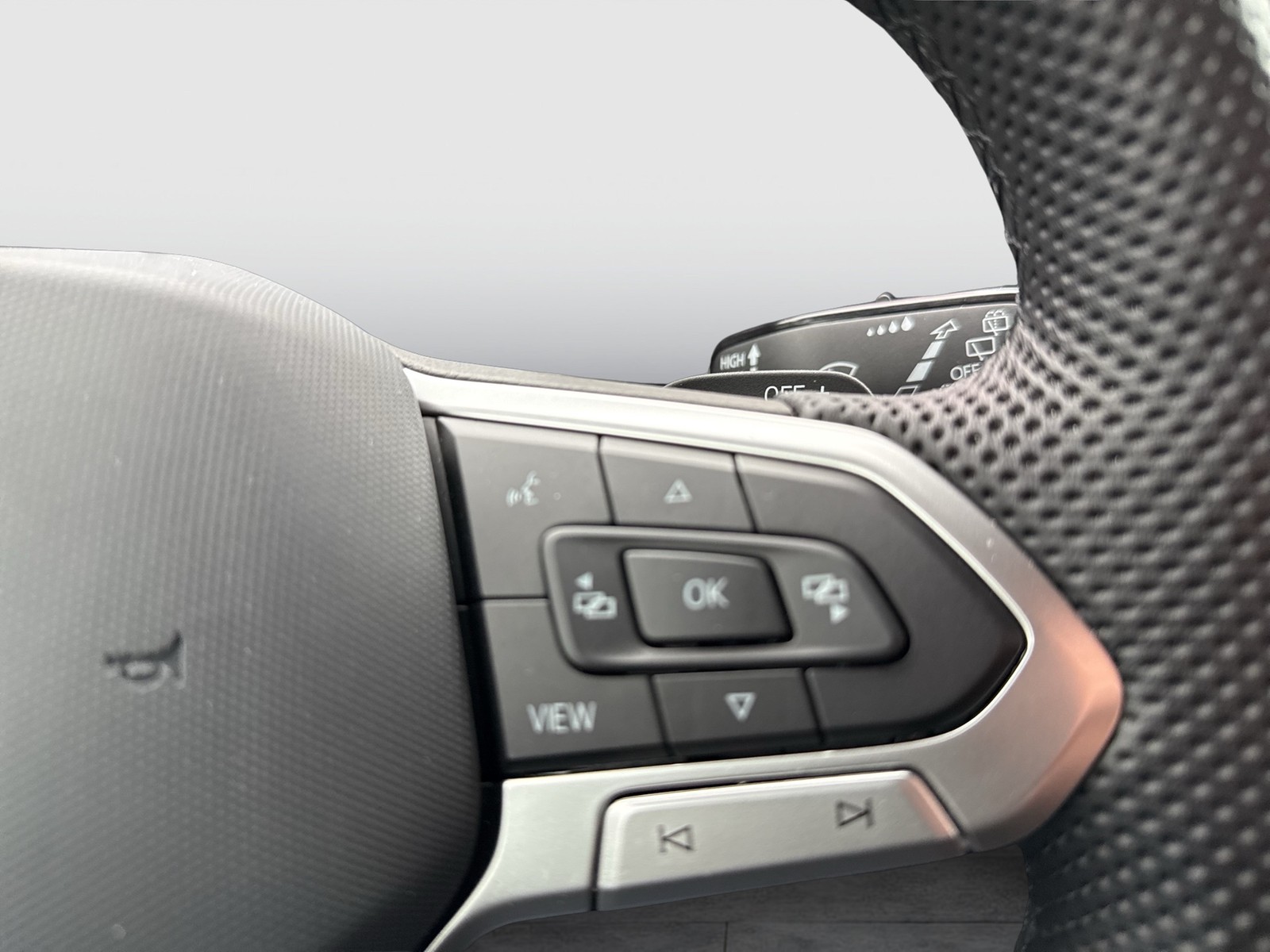 Volkswagen T-Roc 2.0 R-LINE CAM ACC NAVI 17Z CARPLAY SITZHZ