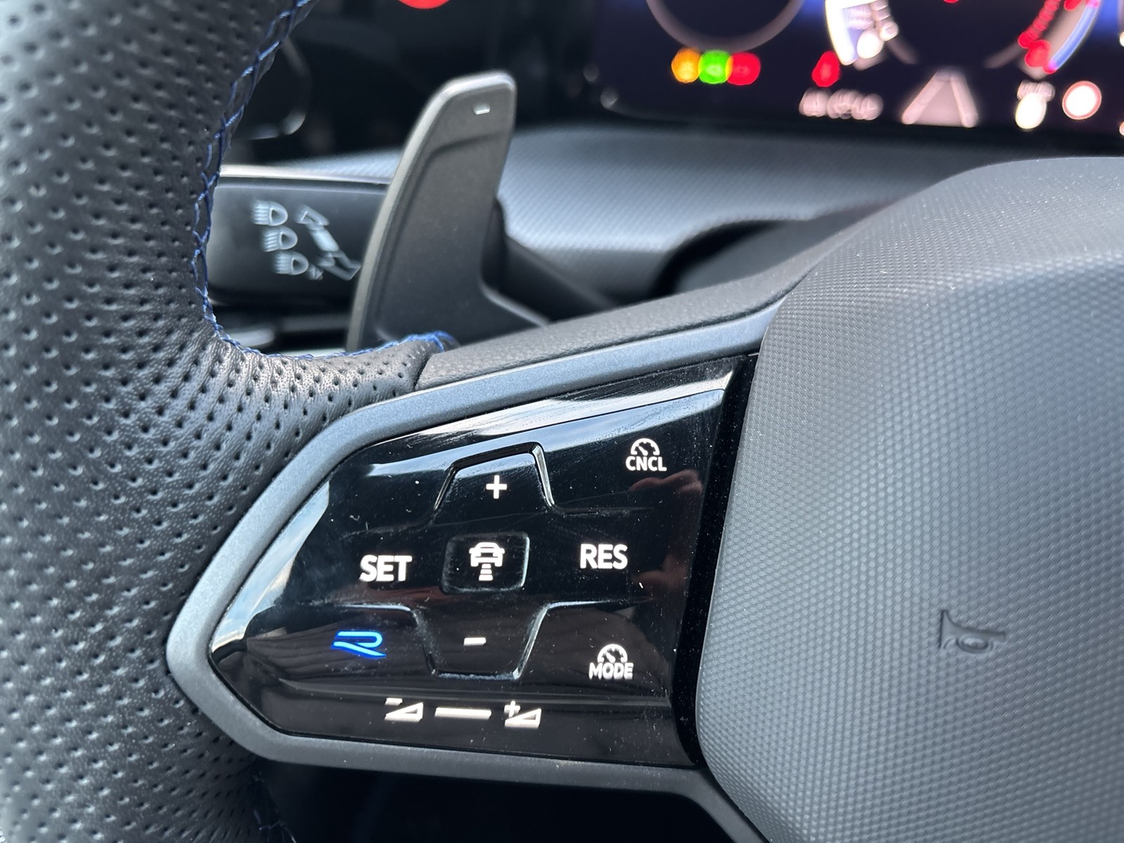 Volkswagen Golf Variant VIII 2.0 R 4X4 FACELIFT CAM ACC 18Z