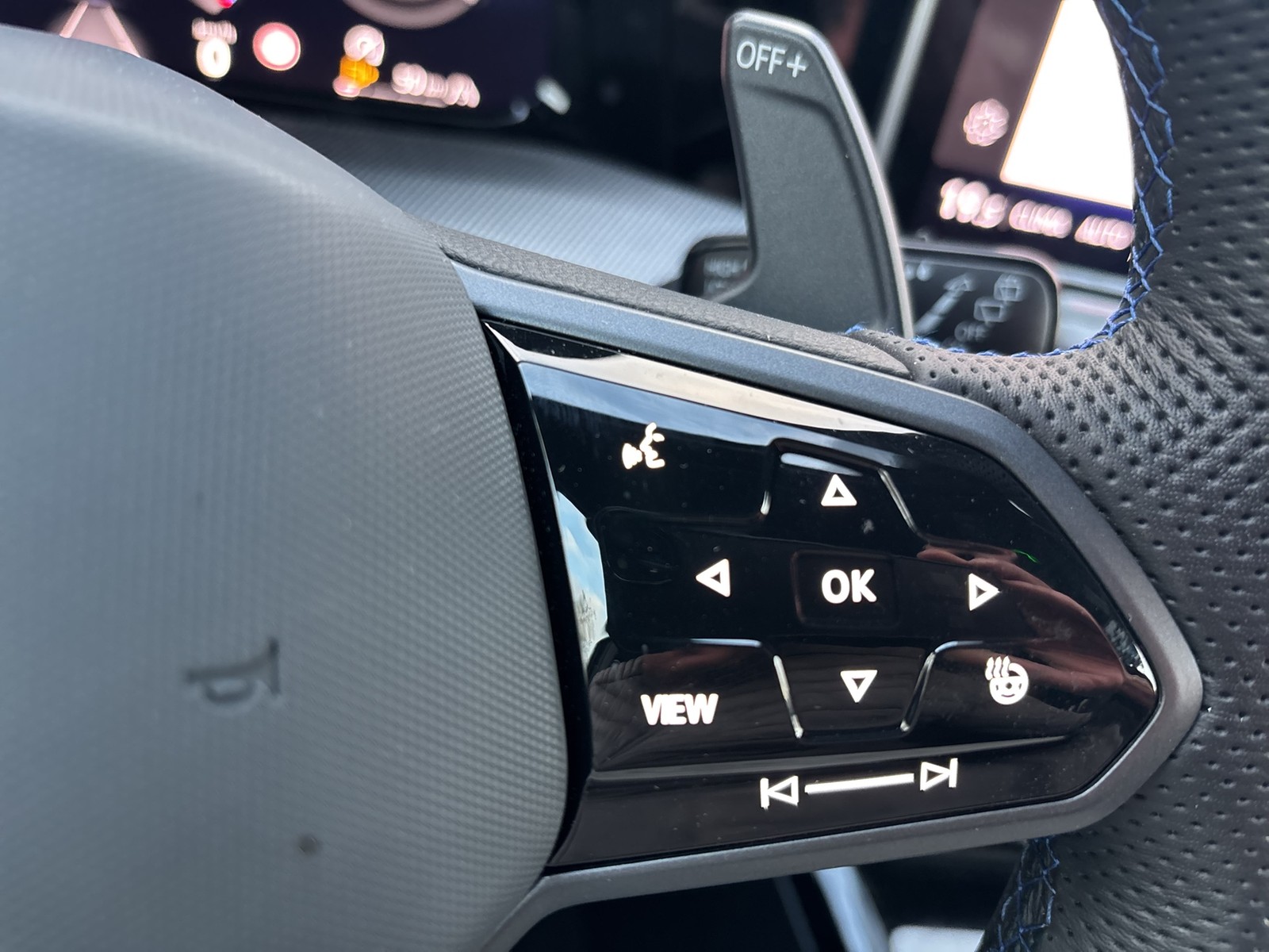 Volkswagen Golf Variant VIII 2.0 R 4X4 FACELIFT CAM ACC 18Z