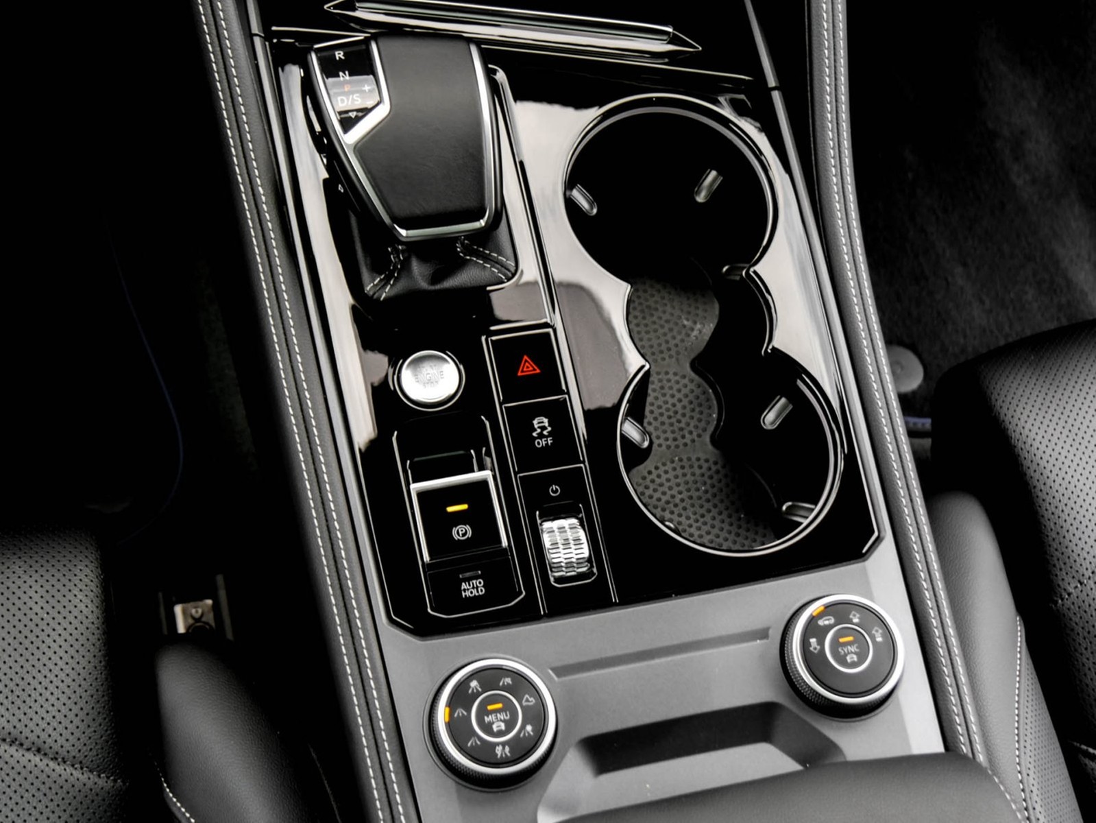 Volkswagen Touareg HYBRID R NEUES MODELL PANO AHK ACC LM21