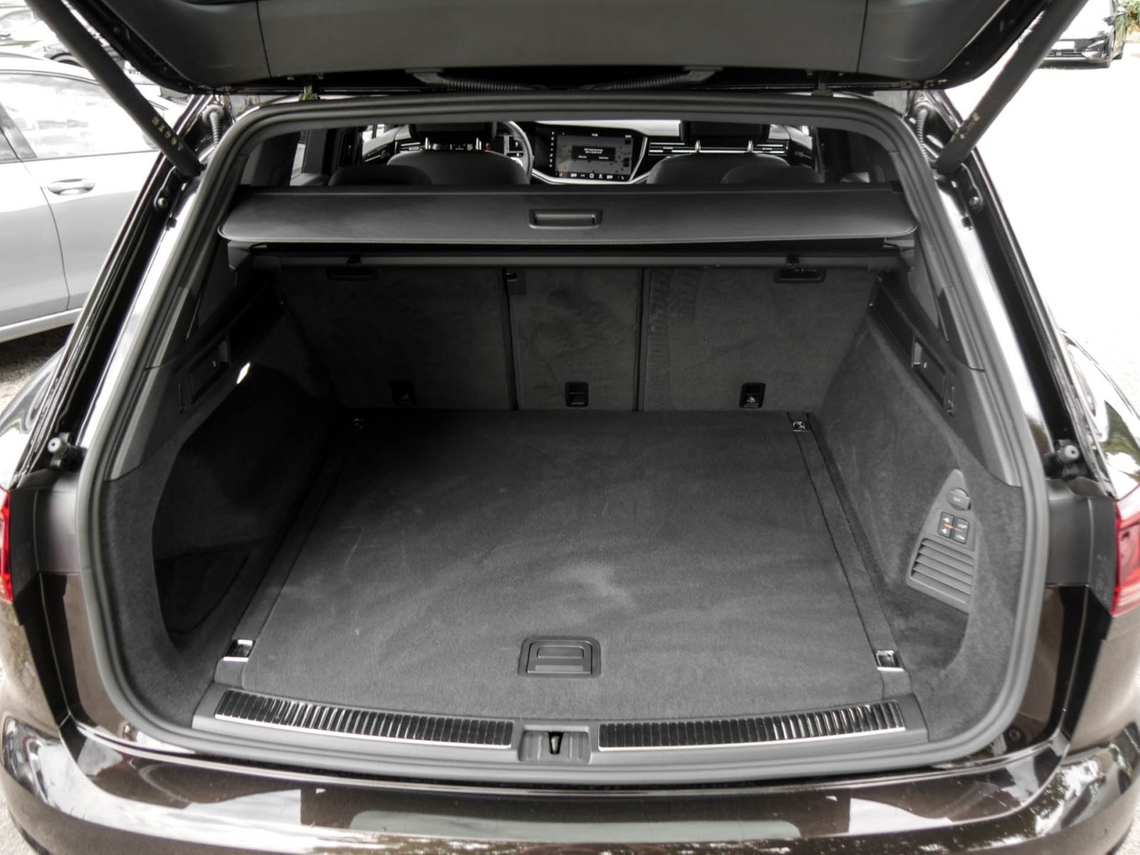 Volkswagen Touareg HYBRID R NEUES MODELL PANO AHK ACC LM21