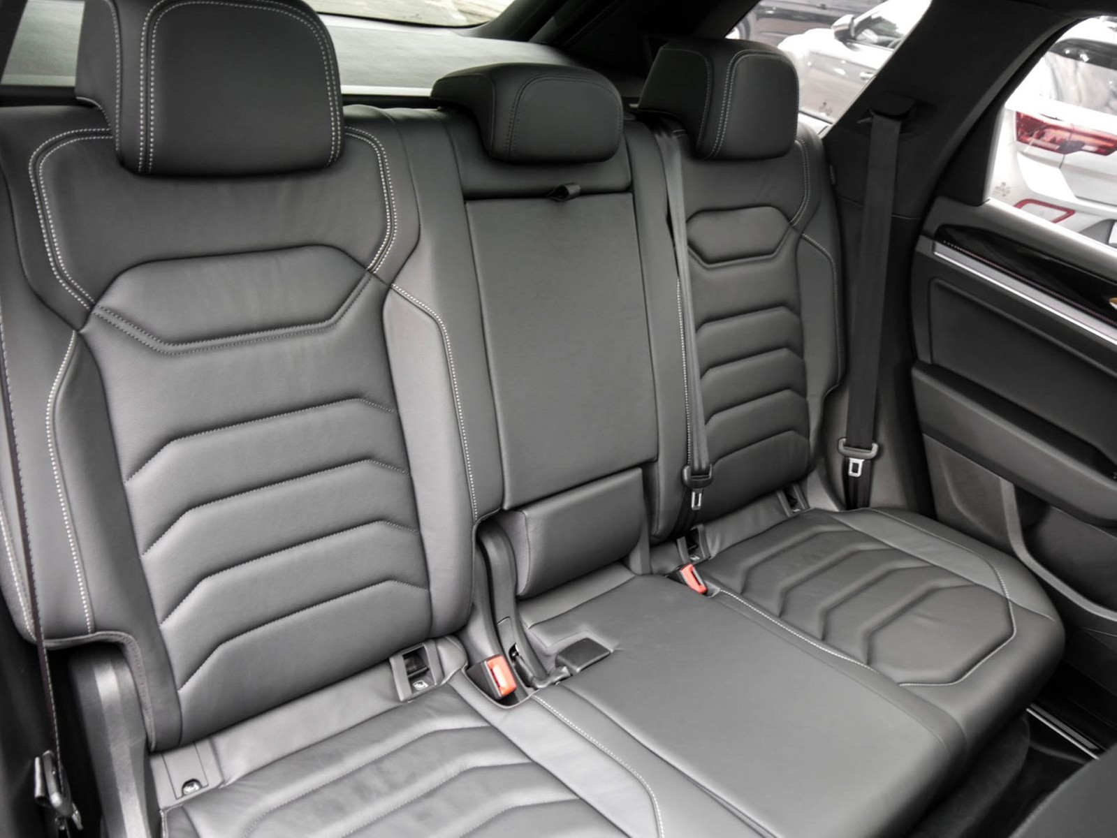 Volkswagen Touareg HYBRID R NEUES MODELL PANO AHK ACC LM21