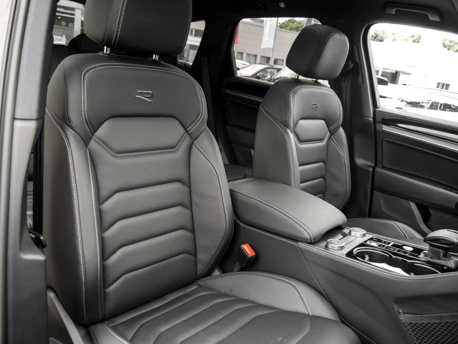 Volkswagen Touareg HYBRID R NEUES MODELL PANO AHK ACC LM21