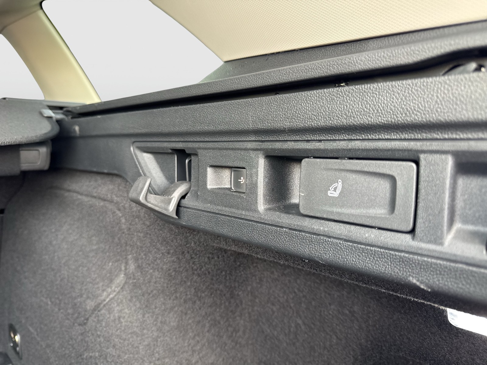 Skoda Superb Combi 1.5 eTSI SELECTION AHK CAM ACC NAVI