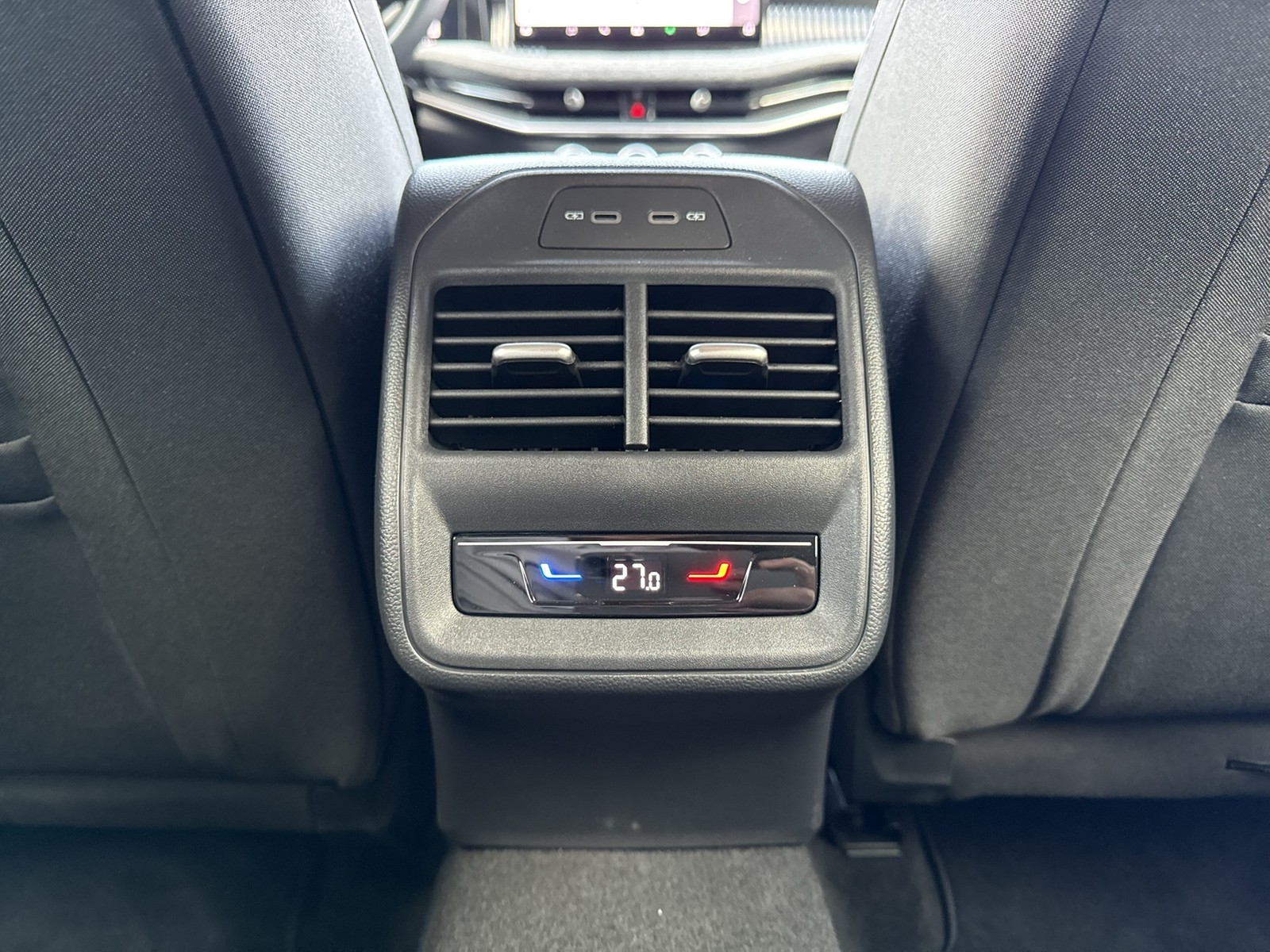 Skoda Superb Combi 1.5 eTSI SELECTION AHK CAM ACC NAVI