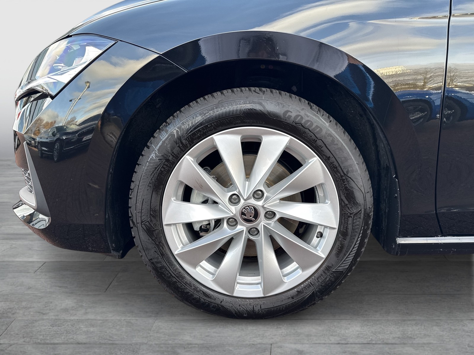 Skoda Superb Combi 1.5 eTSI SELECTION AHK CAM ACC NAVI