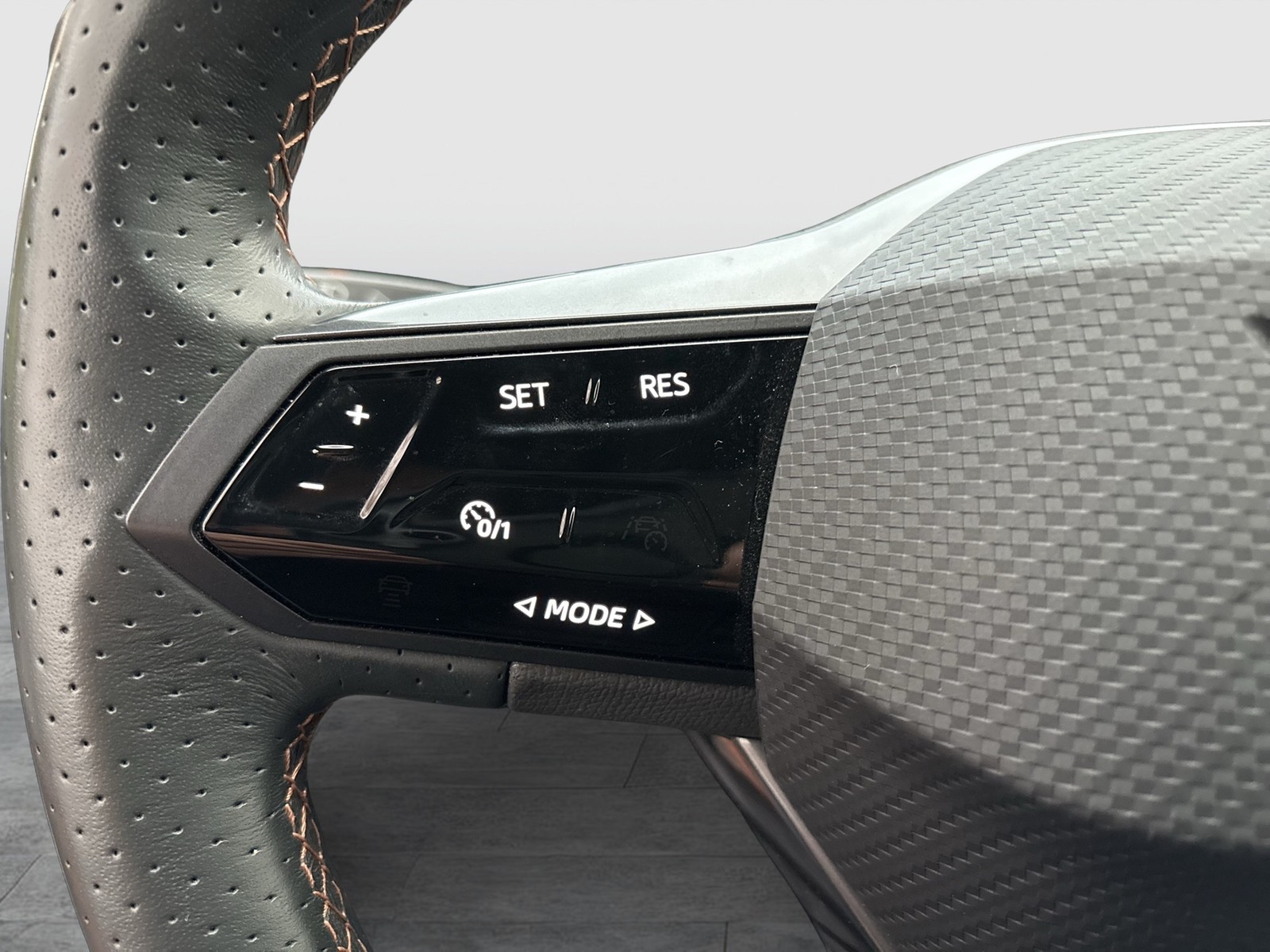 Cupra Born CAM ACC LM18 NAVI SITZHEIZUNG LED DAB KLIMA