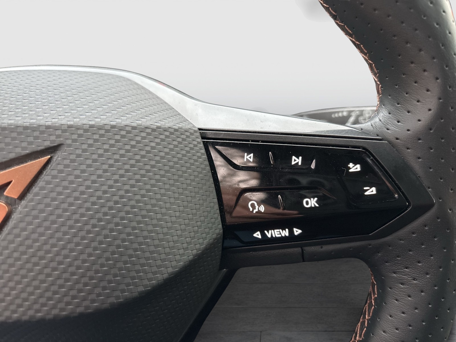 Cupra Born CAM ACC LM18 NAVI SITZHEIZUNG LED DAB KLIMA