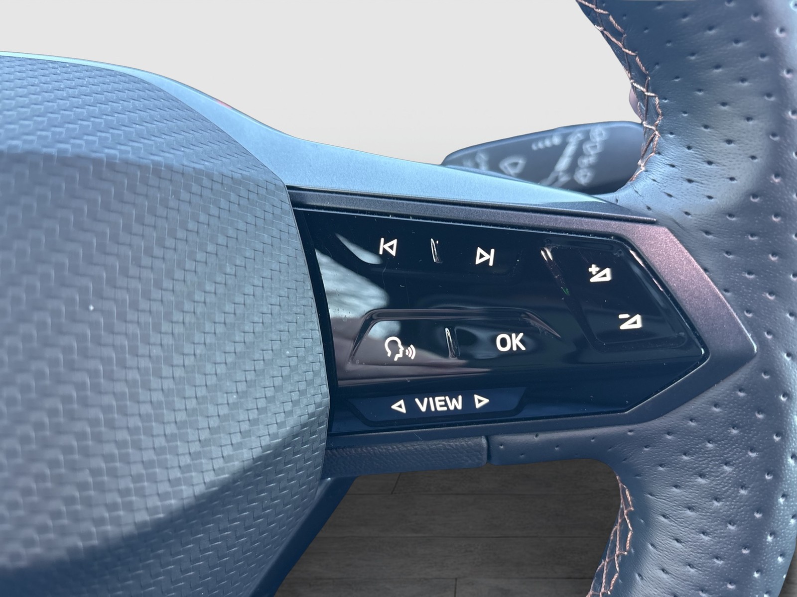 Cupra Born BEATS CAM ACC LM18 NAVI SITZHEIZUNG LED DAB