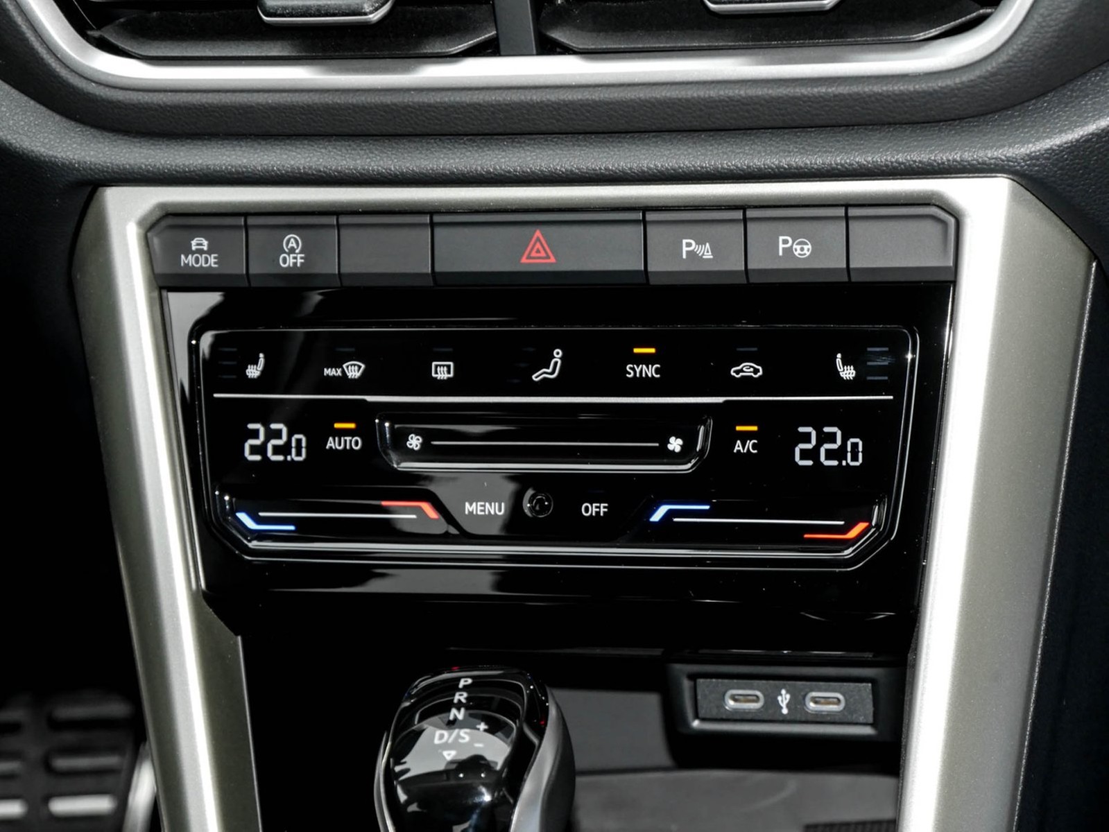 Volkswagen T-Roc 2.0 MOVE LM17 NAVI CARPLAY SITZHEIZUNG