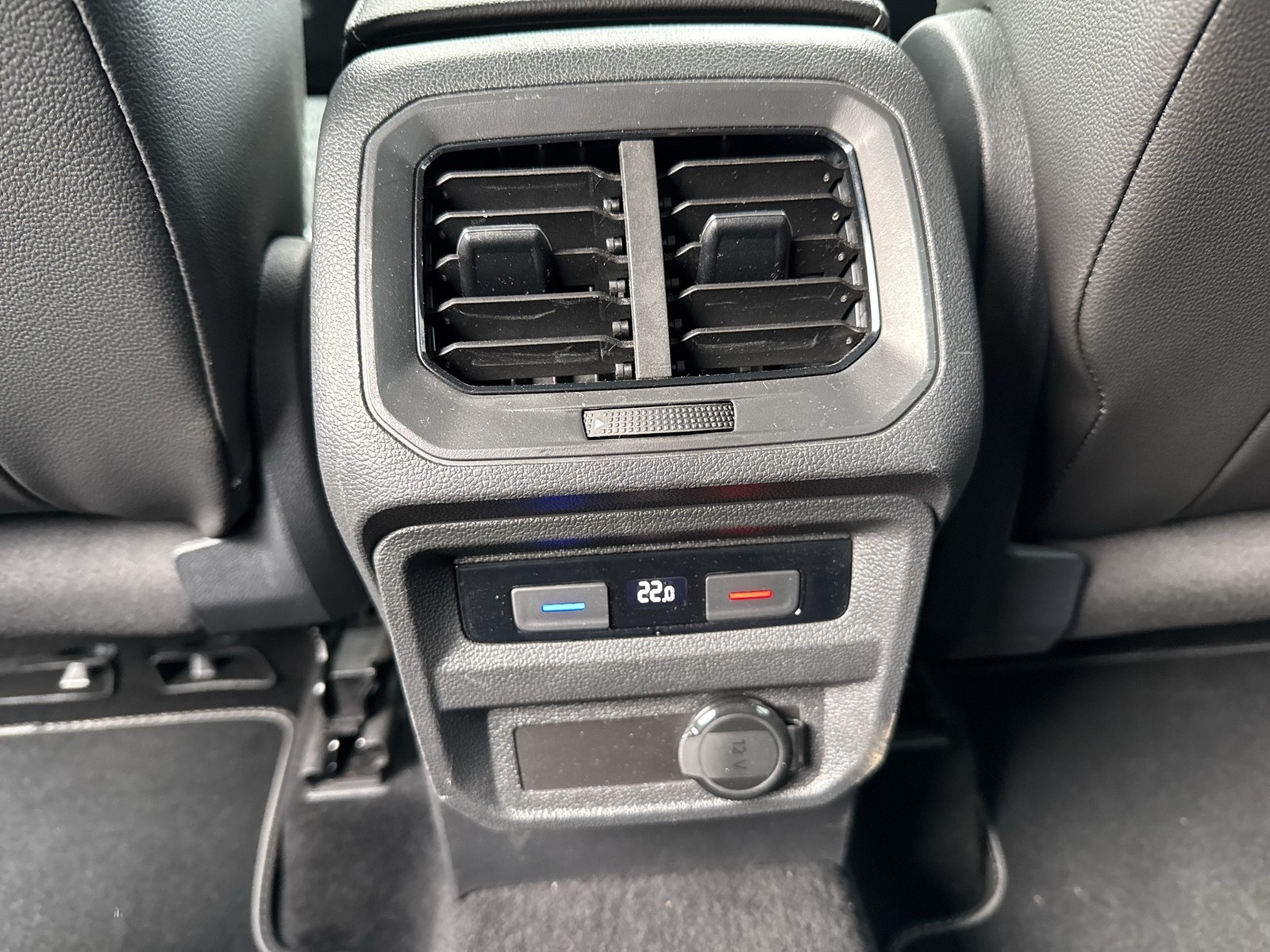 Volkswagen Tiguan 2.0 R-LINE BLACK STYLE 4X4 PANO AHK LM19