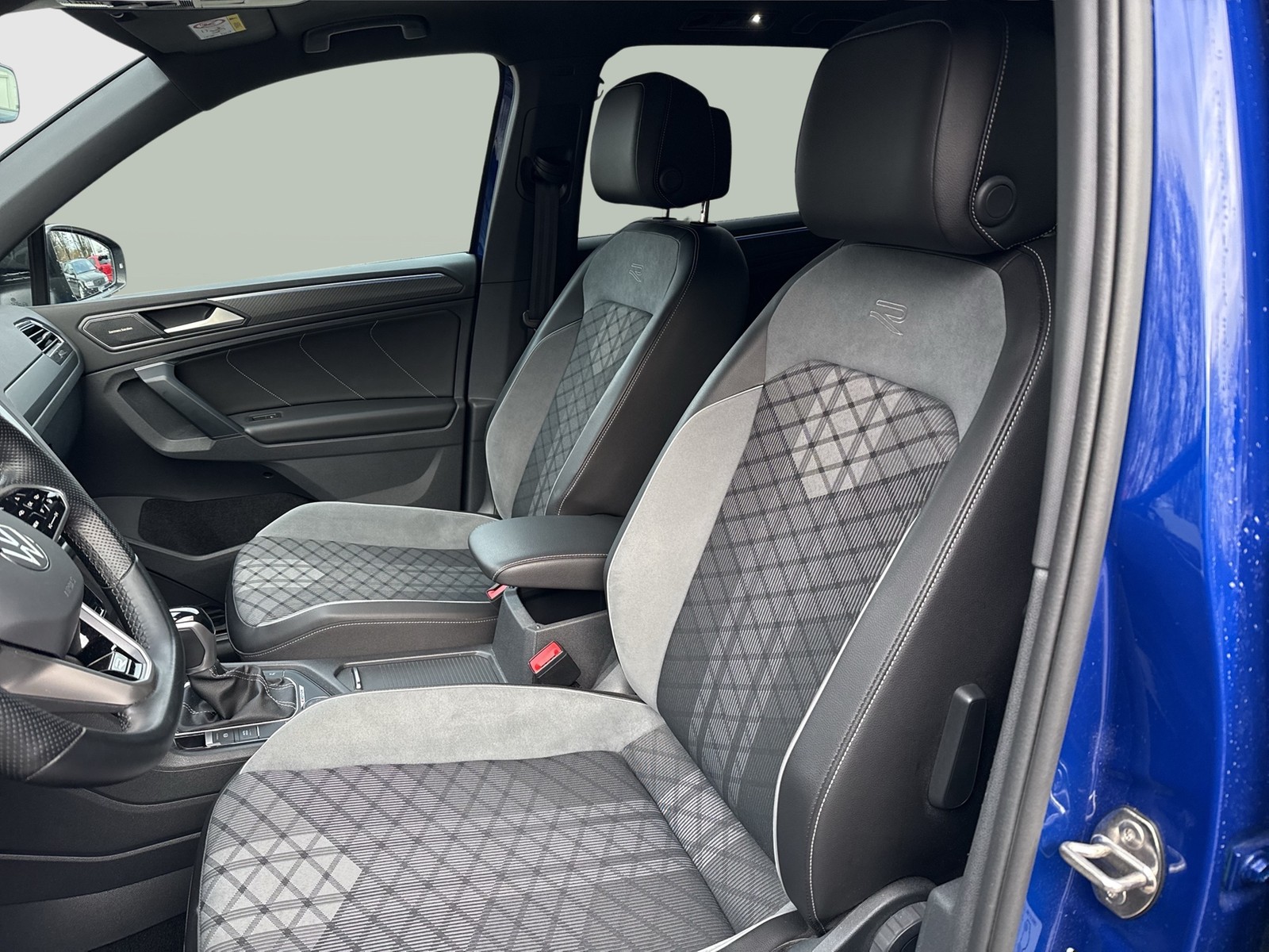 Volkswagen Tiguan 2.0 R-LINE BLACK STYLE 4X4 PANO AHK LM19