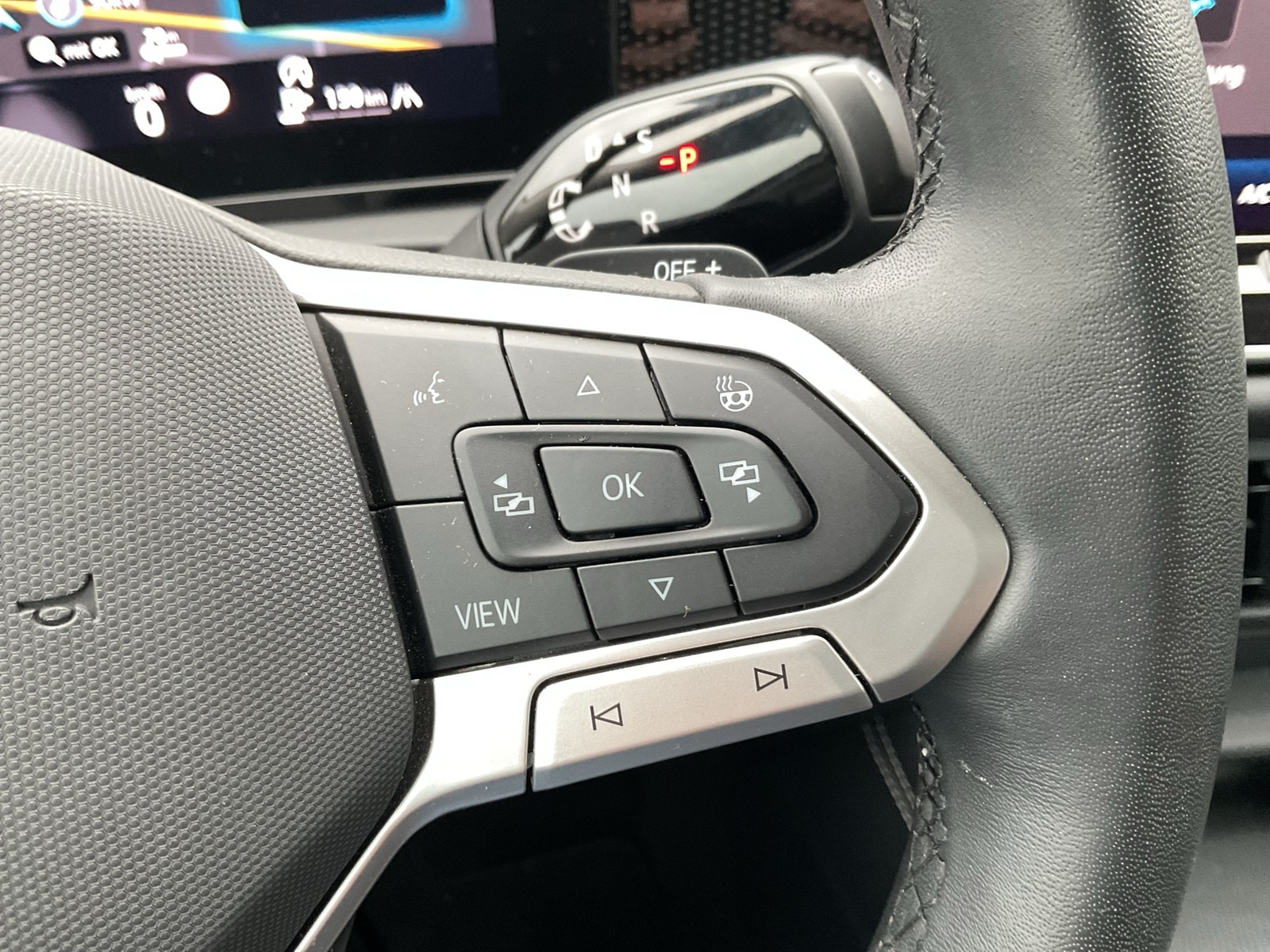 Volkswagen Tiguan 2.0 GOAL 4X4 NEUES MODELL AHK 360°CAM ACC