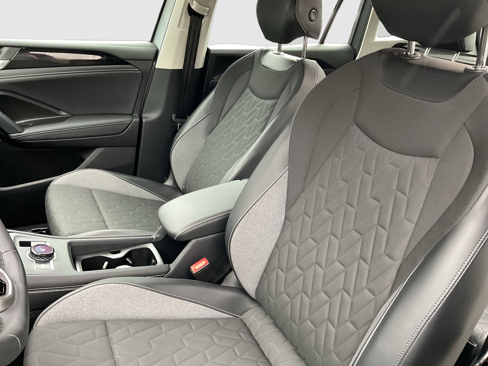 Volkswagen Tiguan 2.0 GOAL 4X4 NEUES MODELL AHK 360°CAM ACC