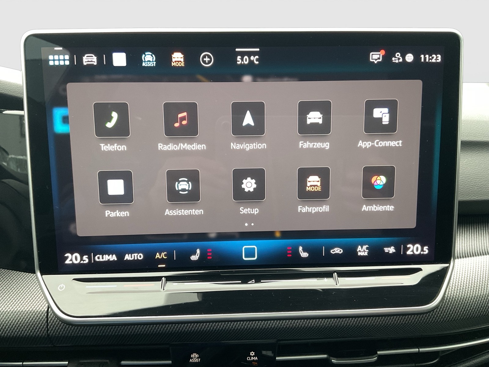 Volkswagen Golf VIII 1.5 eTSI R-LINE FACELIFT CAM ACC LM17