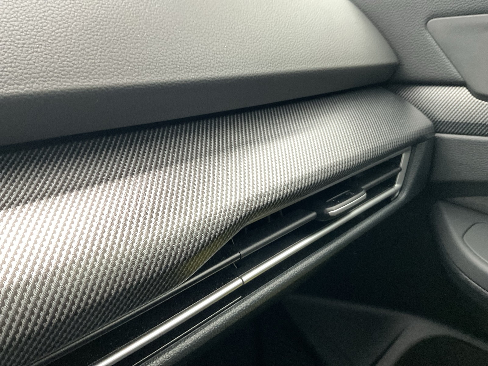 Volkswagen Golf VIII 1.5 eTSI R-LINE FACELIFT CAM ACC LM17