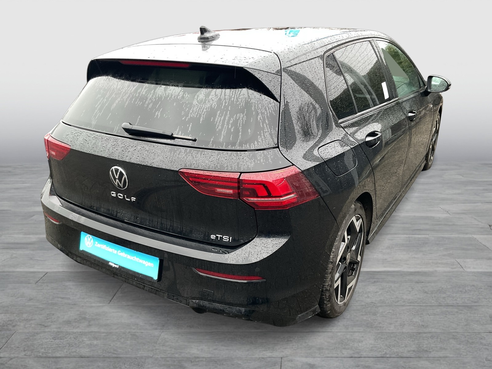 Volkswagen Golf VIII 1.5 eTSI R-LINE FACELIFT CAM ACC LM17